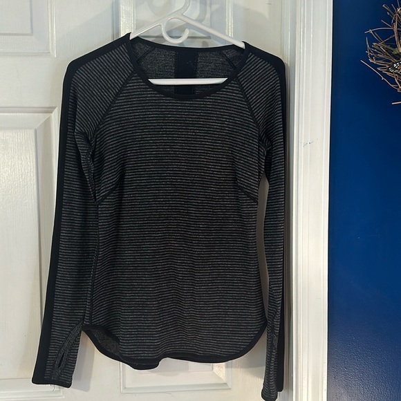 lululemon athletica Tops - Women’s Lululemon Run Under Long Sleeve Reversible Black & Gray Athletic Top